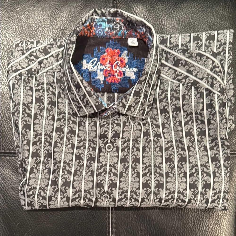 Robert Graham Black and Gray Casual Button Down Shirt